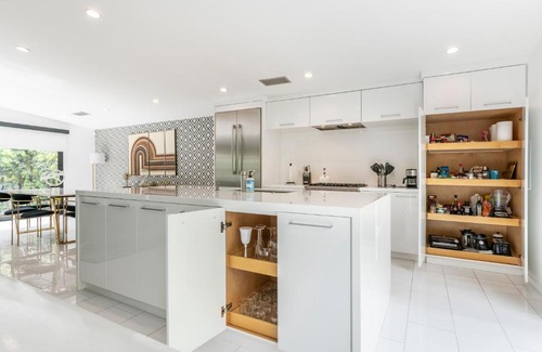 Hollywood Dell Casa | $3M Modern Hollywood New Construction Villa Oasis