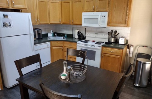 Plymouth Casa | ★★ 3min To Kellogg Park ★ 1BR ★ Plymouth ★ Estacionamiento ★ W / D ★