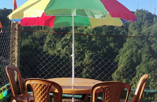 Darjeeling Casa | 3min walk from batasia ecopark were you can adopt the pace of nature betten cit