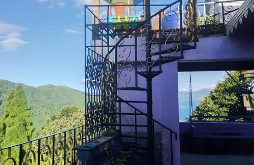 Darjeeling Casa | 3min walk from batasia ecopark were you can adopt the pace of nature betten cit