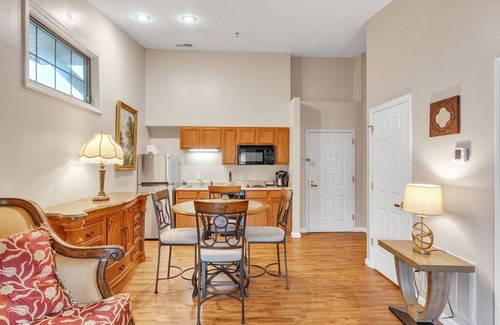 Nashville Condominio | 3rd Floor Back Side Corner Penthouse Suite- 305 by Grand Wood Suites