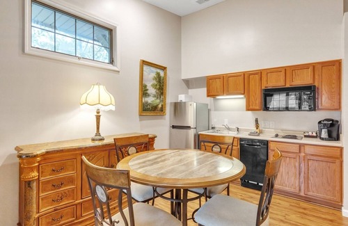 Nashville Condominio | 3rd Floor Back Side Corner Penthouse Suite- 305 by Grand Wood Suites