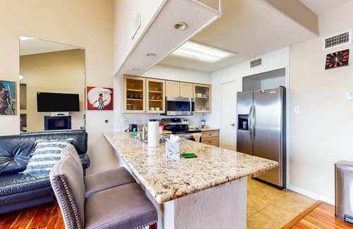 El Lago Condominio | 3rd-floor condo with water views, on-site pool, & private balcony