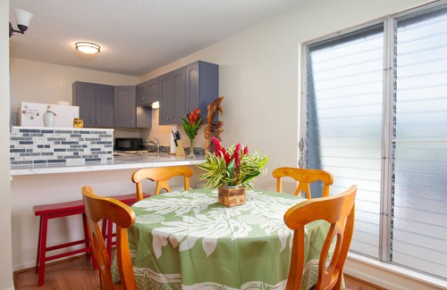 Hilo Condominio | 3rd-floor downtown Hilo condo with great location near the bay, W/D, cable, & AC