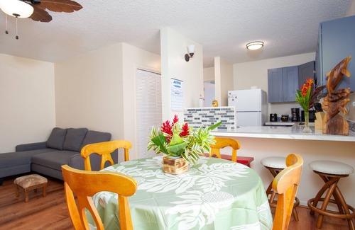 Hilo Condominio | 3rd-floor downtown Hilo condo with great location near the bay, W/D, cable, & AC