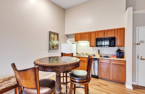Nashville Condominio | 3rd Floor Front Side Penthouse Suite - 302 by Grand Wood Suites