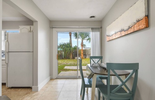 Ormond By The Sea Palt Casa | 3rd House from the Beach! Family-Friendly Home, Just 2-Min Walk to Ormond Beach.