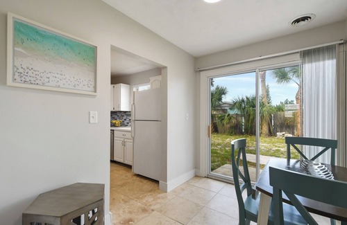 Ormond By The Sea Palt Casa | 3rd House from the Beach! Family-Friendly Home, Just 2-Min Walk to Ormond Beach.