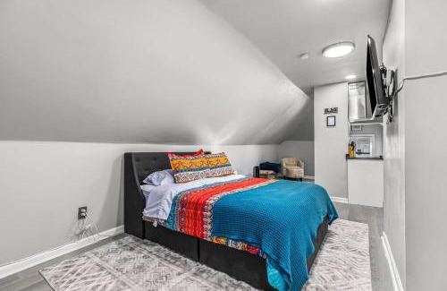Detroit Apartamento | 3rd Story Loft next to West Village Free Parking