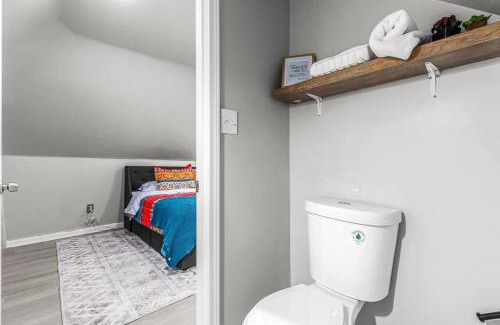 Detroit Apartamento | 3rd Story Loft next to West Village Free Parking
