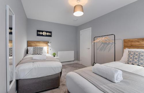 Llanelli Apartamento | 3RM Flat, Smart Tv's, close to all amenities