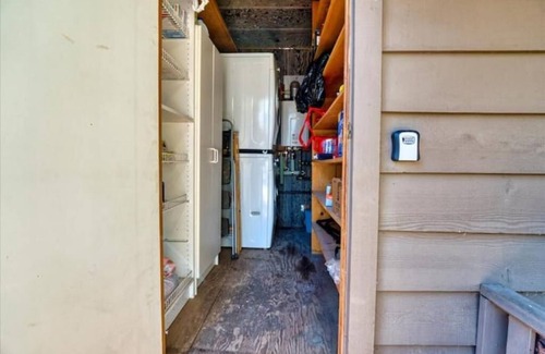 Descanso Cabina | 3RM Loft Cabin w trees, fire pit, swing, horseshoes!