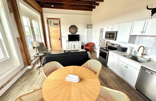Honey Grove Casa | 3W Sunset View