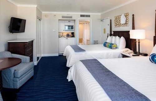 St. Pete Beach Hotel | 3x Gulf Front View With Balcony 2 Queen Beds at Island Grand at TradeWinds