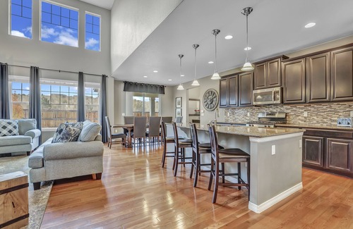 Arvada Casa | POOL!! 4,000 sqft Cozy Mtn Home! Huge Game Room! Family Friendly Pool Table