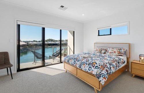 Victor Harbor Casa | 4-13 Central Dr Victor Harbor-No Linen Included