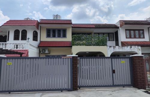 Subang Jaya Casa | 4-15pax Sawatt Homestay at Subang - Entire House