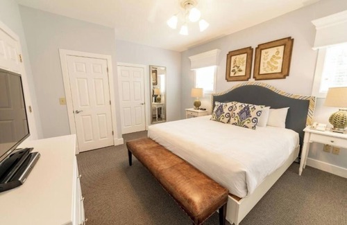 Lackey Complejo | 4 1BR Estate Units w/Garden Views + Premium Touches Near Jamestown