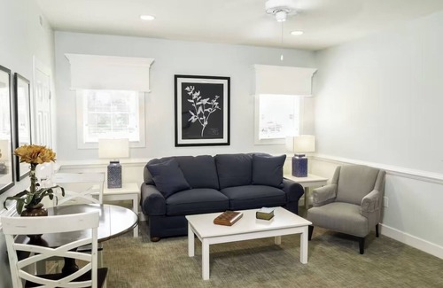 Lackey Complejo | 4 1BR Estate Units w/Garden Views + Premium Touches Near Jamestown