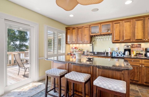 Fort Lawn Casa | 4.2-Acre Lakefront– Game Room，Hot Tub & Private Dock !