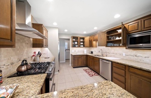Broken Arrow Casa | 4/2 BR Ranch House on Golf Course in Broken Arrow