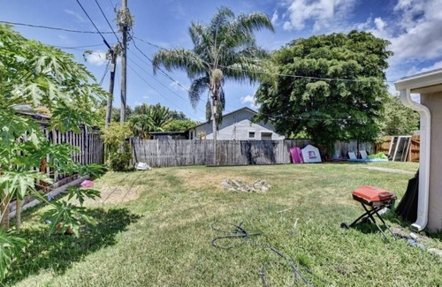 Lake Worth Casa | 4/2 Gem w/ Private Pool
