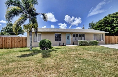 Lake Worth Casa | 4/2 Gem w/ Private Pool