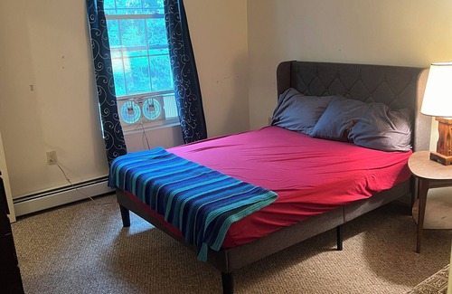 Hampden Apartamento | 4:20 Friendly room in cozy apartment close to downtown Bangor.