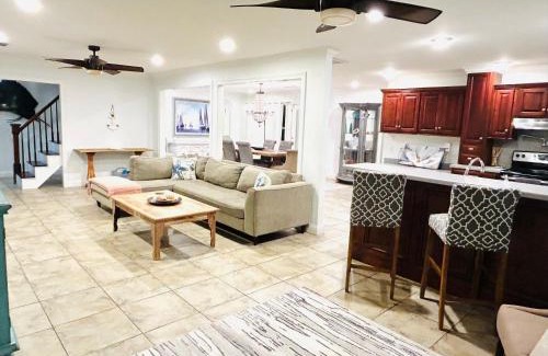 Gulfport Casa | 4/3 Home Centrally Located, beach, casino, airport, dining, golfing, shopping, entertainment