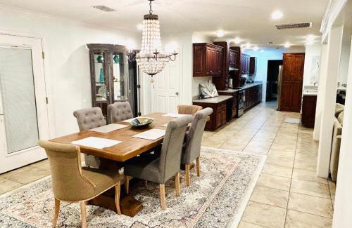 Gulfport Casa | 4/3 Home Centrally Located, beach, casino, airport, dining, golfing, shopping, entertainment
