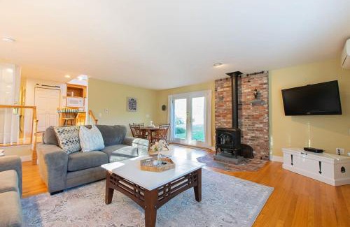 East Orleans Casa | 4-5 Min to Mill Pond or Nauset Beach