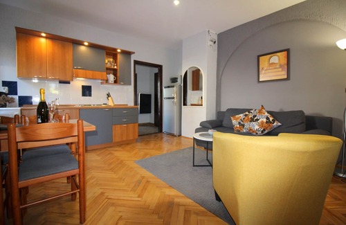 Gulici Condominio | 4-5 people, pool, jacuzzi, grill, sun loungers, parking