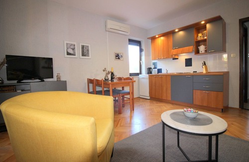 Gulici Condominio | 4-5 people, pool, jacuzzi, grill, sun loungers, parking