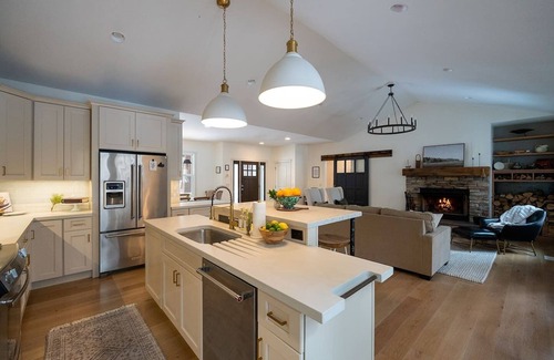 Holland Casa | 4 Acres of Towering Trees