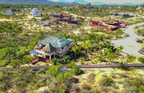 Los Zacatitos Casa | 4-bedroom house in beautiful Zacatitos with WiFi