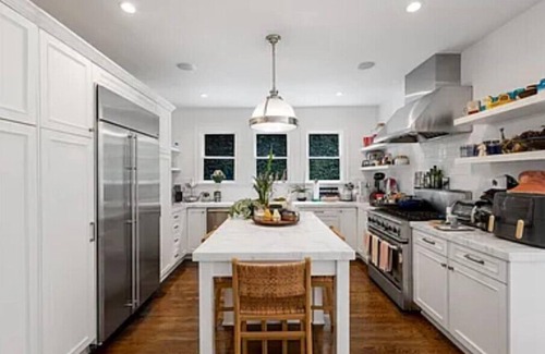 Greater Wilshire - Hancock Park Casa | 4 bd 3.5 ba in LA