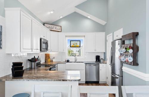 Ocean Isle Beach Casa | 4 BD 3 BA Cottage on Ocean Isle Beach with Water View & Community Pool!