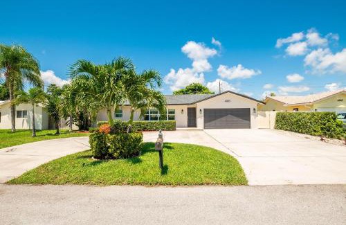 Boca Raton Casa | 4 BD 3BA Heated Pool Close to Beach