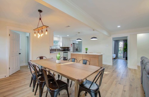 Braeswood Place Casa | 4-BD Central Location w Pool, Patio, Firepit