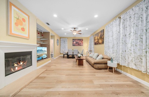 Northeast Anaheim Casa | 4 bd house with 2 living rooms near Disneyland