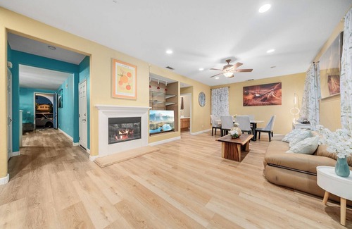 Northeast Anaheim Casa | 4 bd house with 2 living rooms near Disneyland