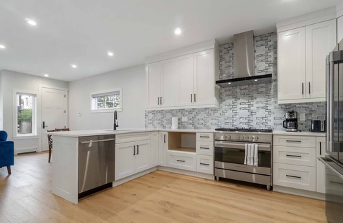 Ladner Casa | 4 BD Lovely Family home in Delta!