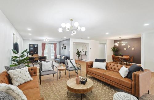 Far North Dallas Casa | 4-BD Serene Hideaway w Pool Foosball and Patio