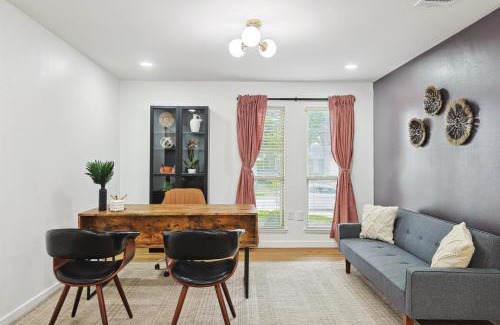 Far North Dallas Casa | 4-BD Serene Hideaway w Pool Foosball and Patio