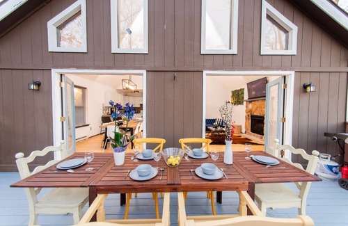 East Stroudsburg Casa | 4 BD Stylish Cottage W Private Pool & hot-tub by RedAwning