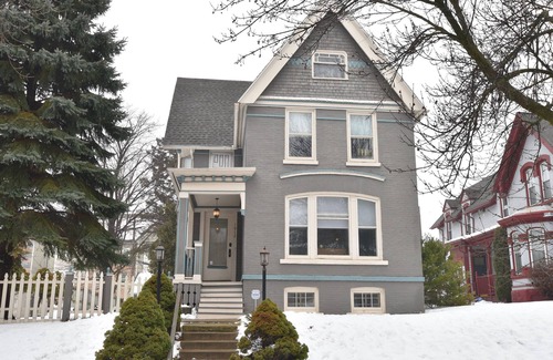 Brewers Hill Casa | 4 bd Victorian, close to downtown, great for groups and family gatherings