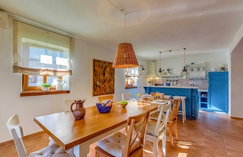 Visnjan Villa | Villa de 4 dormitorios con piscina y jardín extra grande