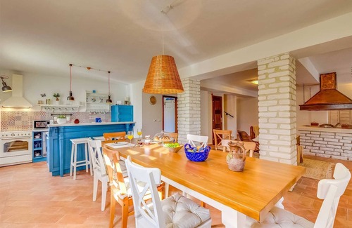 Visnjan Villa | Villa de 4 dormitorios con piscina y jardín extra grande