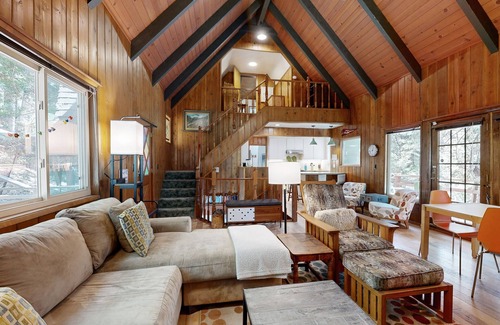 Cedar Glen Casa | 4 BD W/ Lake Access, Grill, Fire Pit, A/C, Optional Dock