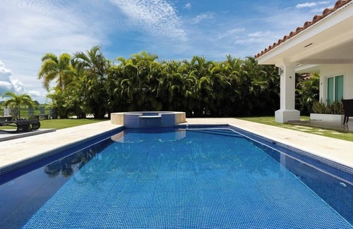 El Palmar Villa | Vista Mar es un destino de clase mundial para los amantes de la pesca y de los yates de élite